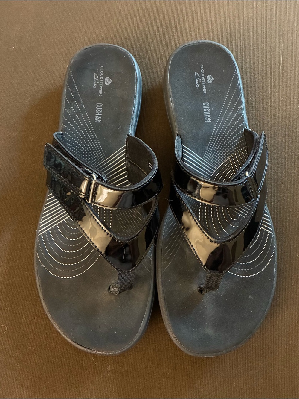 Clarks "Breeze Sea" Black Patent Thongs Flip Flop Sandals Adjustable EUC 10